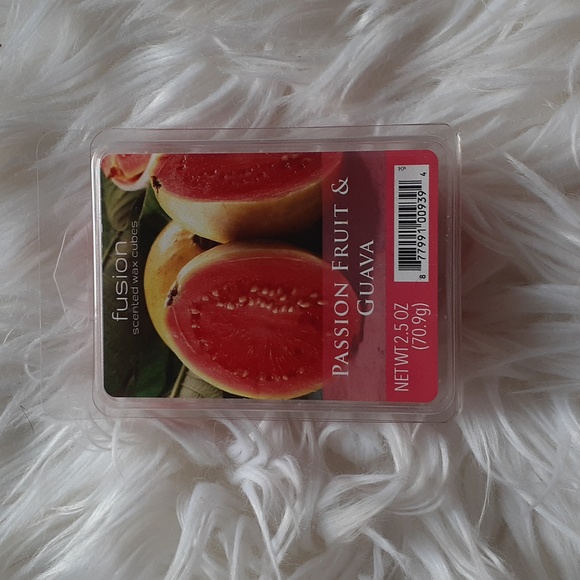 Bundle of 4 NWT Fusion Scented Wax Cubes 2.5 Oz Each - Picture 4 of 10